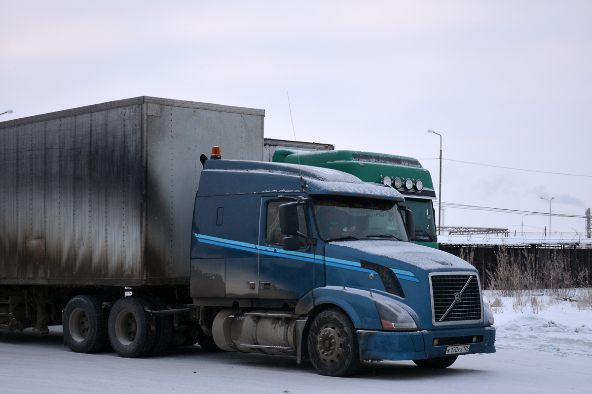 Приморский край, № К 170 АХ 125 — Volvo VNL630