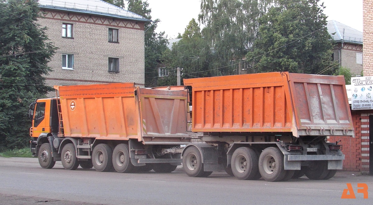 Липецкая область, № М 300 ВТ 48 — IVECO Trakker ('2007)