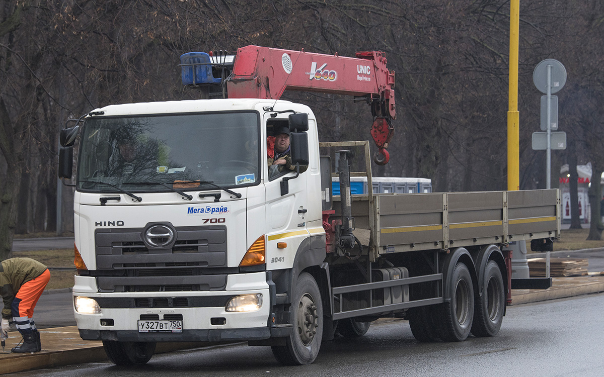 Московская область, № У 327 ВТ 750 — Hino 700