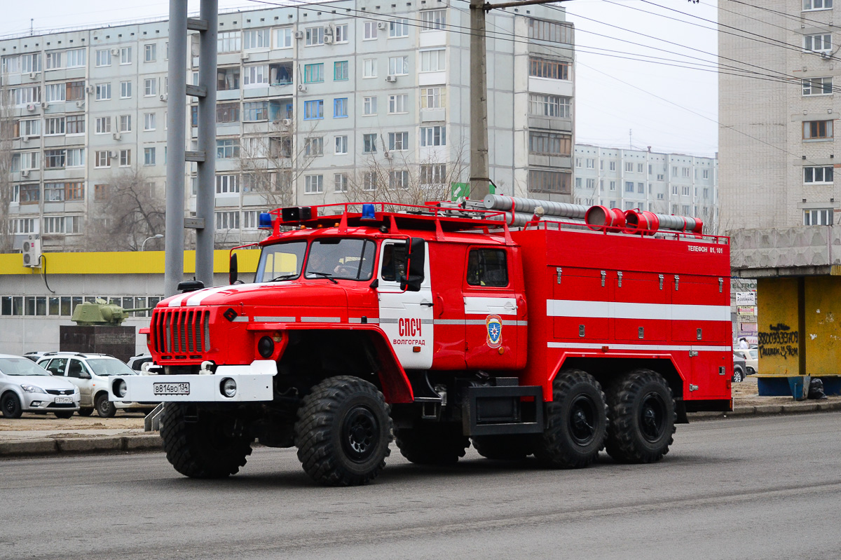 Волгоградская область, № В 814 ВО 134 — Урал-5557-70