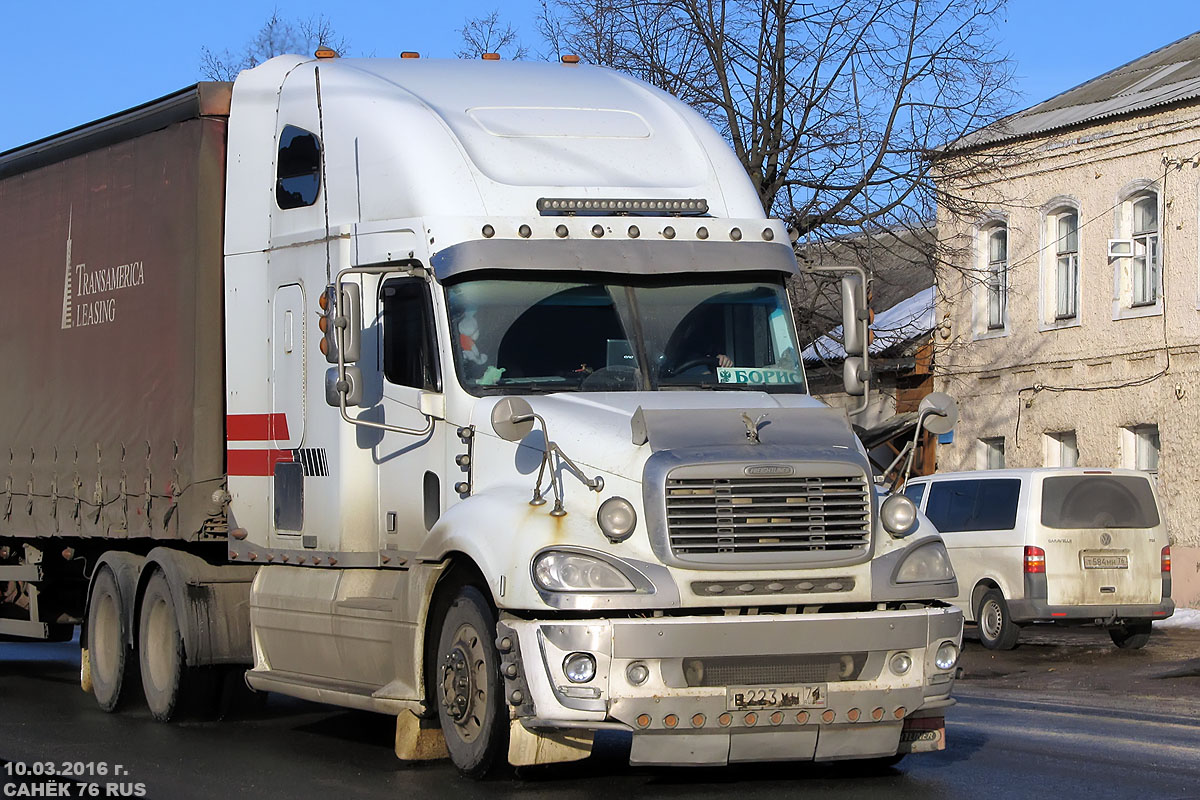 Тульская область, № Е 223 УН 71 — Freightliner Columbia