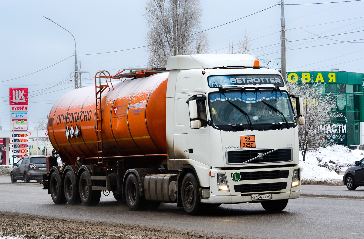 Волгоградская область, № А 134 ТТ 34 — Volvo ('2002) FH12.400