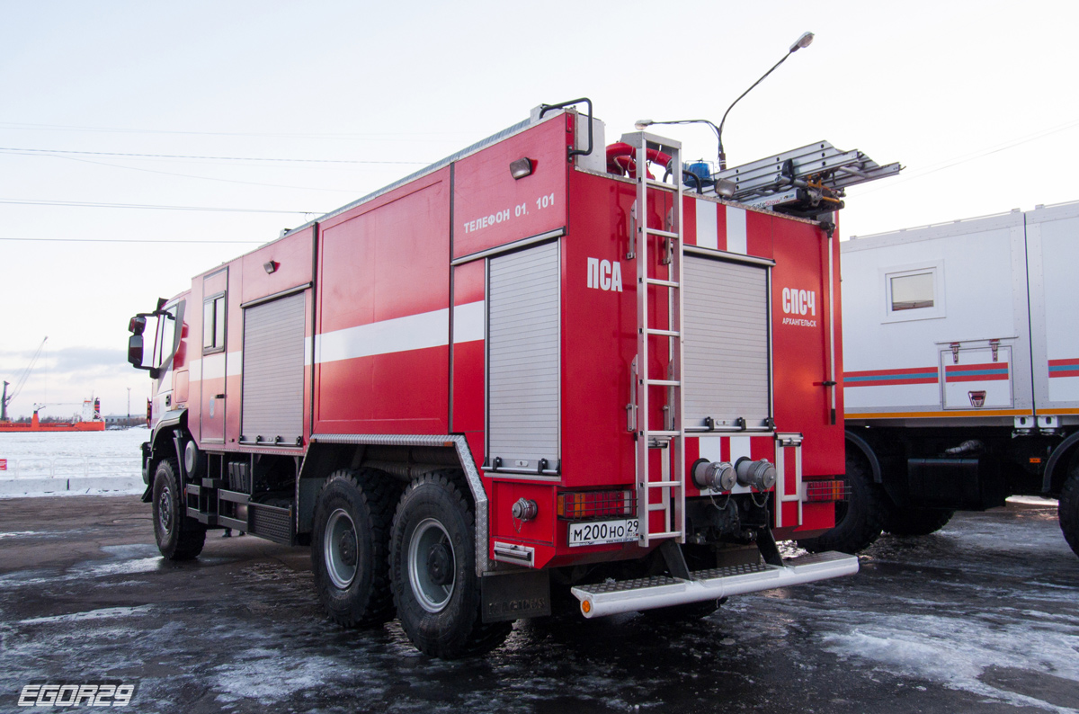 Архангельская область, № М 200 НО 29 — IVECO-AMT Trakker ('2013)