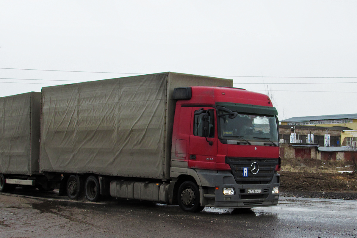 Ивановская область, № А 133 НР 37 — Mercedes-Benz Actros ('2003) 2544