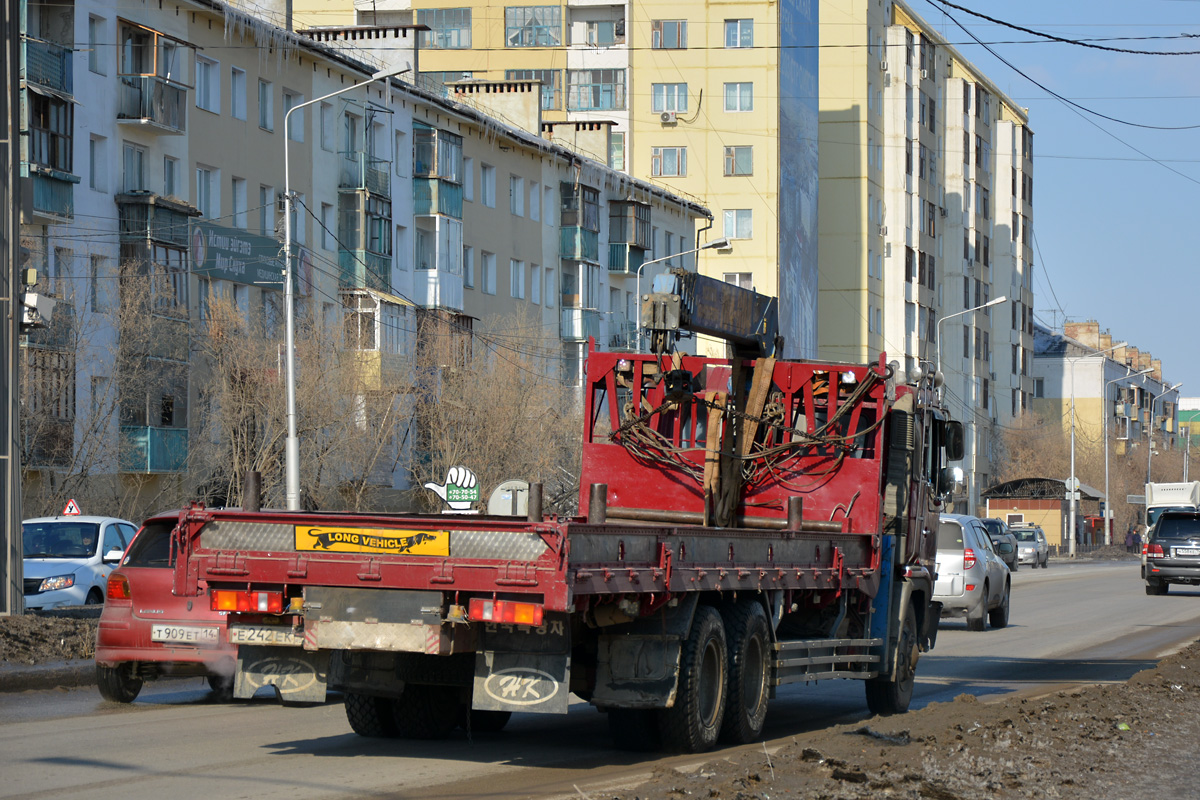 Саха (Якутия), № Е 242 ЕК 14 — Hino Profia