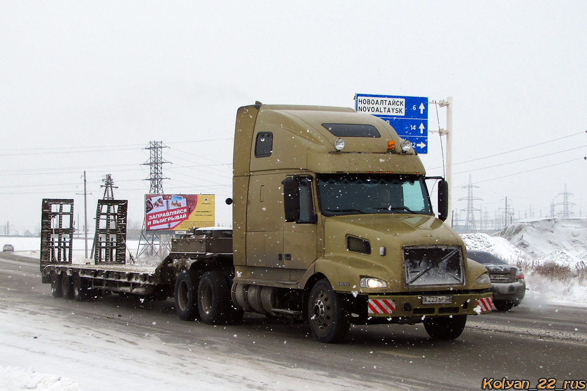 Алтайский край, № А 223 ОР 22 — Volvo VNL660