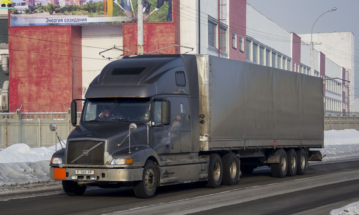 Восточно-Казахстанская область, № F 580 PF — Volvo VNL660