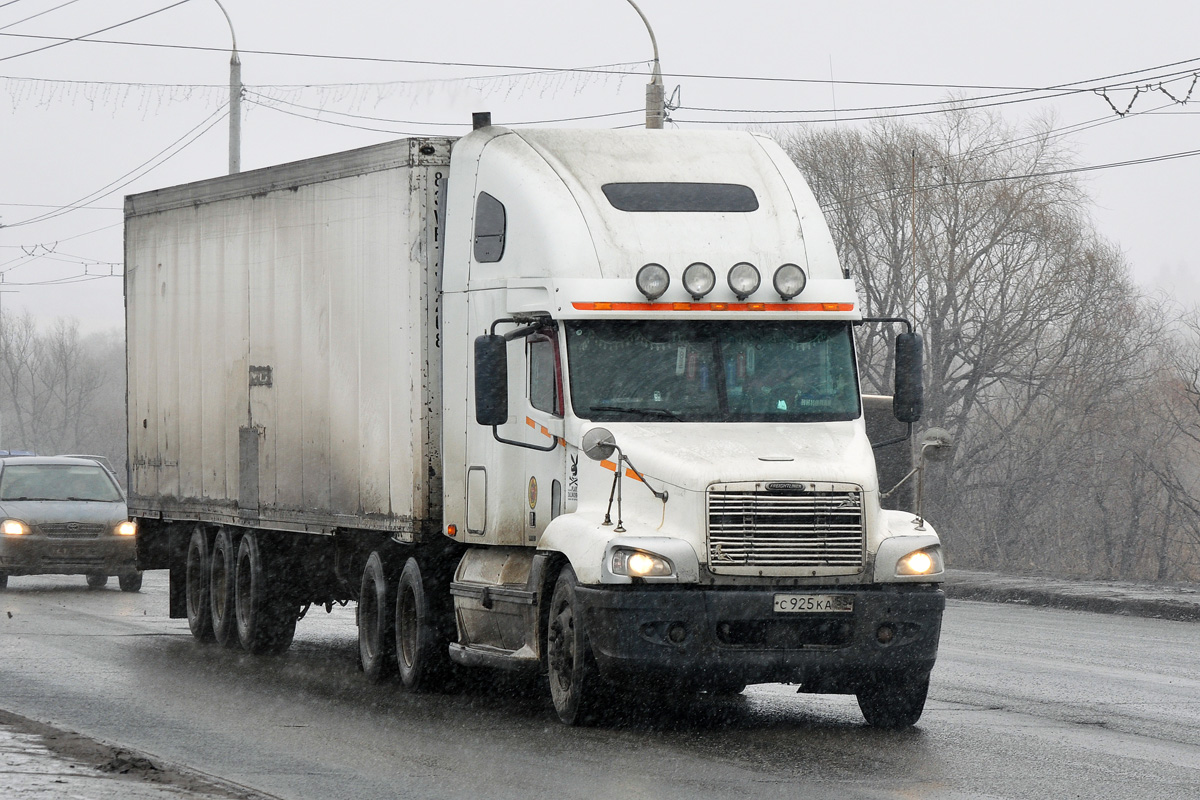 Омская область, № С 925 КА 55 — Freightliner Century Class