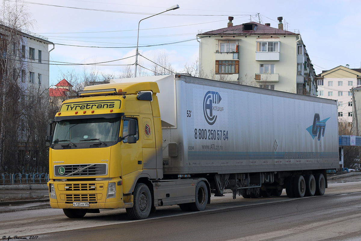 Амурская область, № А 135 НК 28 — Volvo ('2002) FH12.420; Амурская область, № АР 3865 28 — Great Dane (общая модель) [1GR]