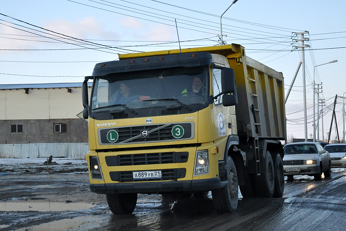 Чувашия, № А 889 УВ 21 — Volvo ('2002) FM12.440