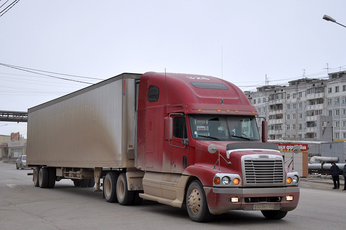 Приморский край, № Е 523 МТ 125 — Freightliner Century Class