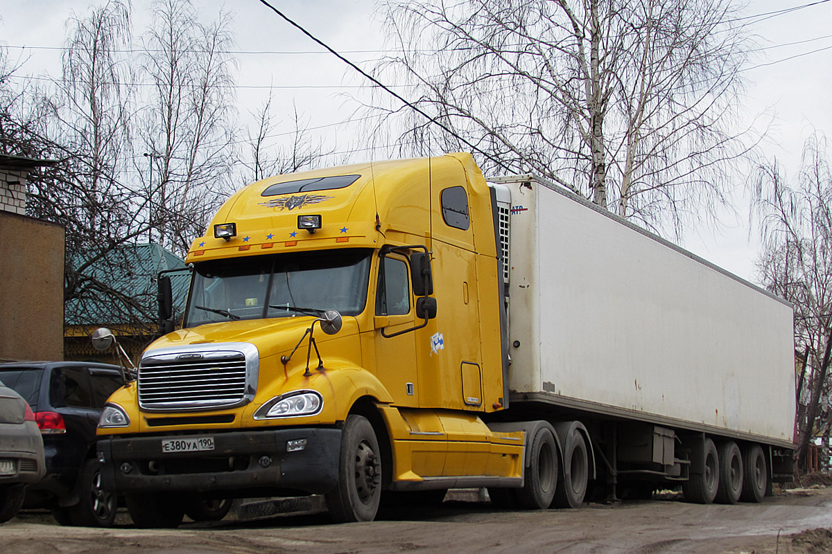 Московская область, № Е 380 УА 190 — Freightliner Columbia