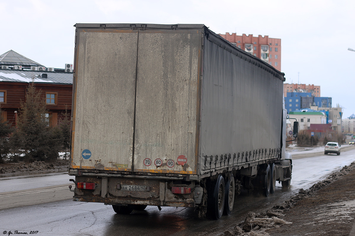 Кемеровская область, № У 683 УС 42 — Freightliner Century Class; Кемеровская область, № АК 2684 42 — Krone SDP 27