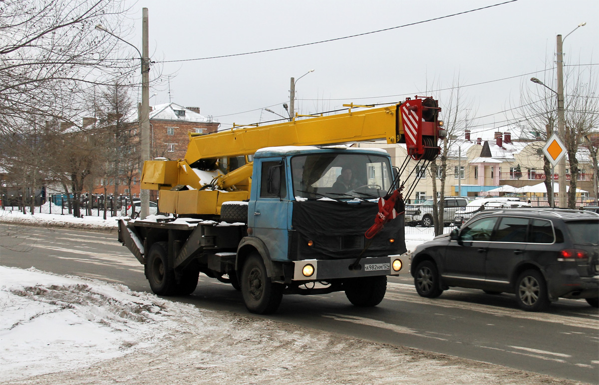 Красноярский край, № А 982 НМ 124 — МАЗ-5337 [533700]