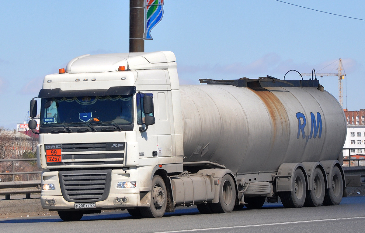 Алтайский край, № М 200 ХЕ 22 — DAF XF105 FT