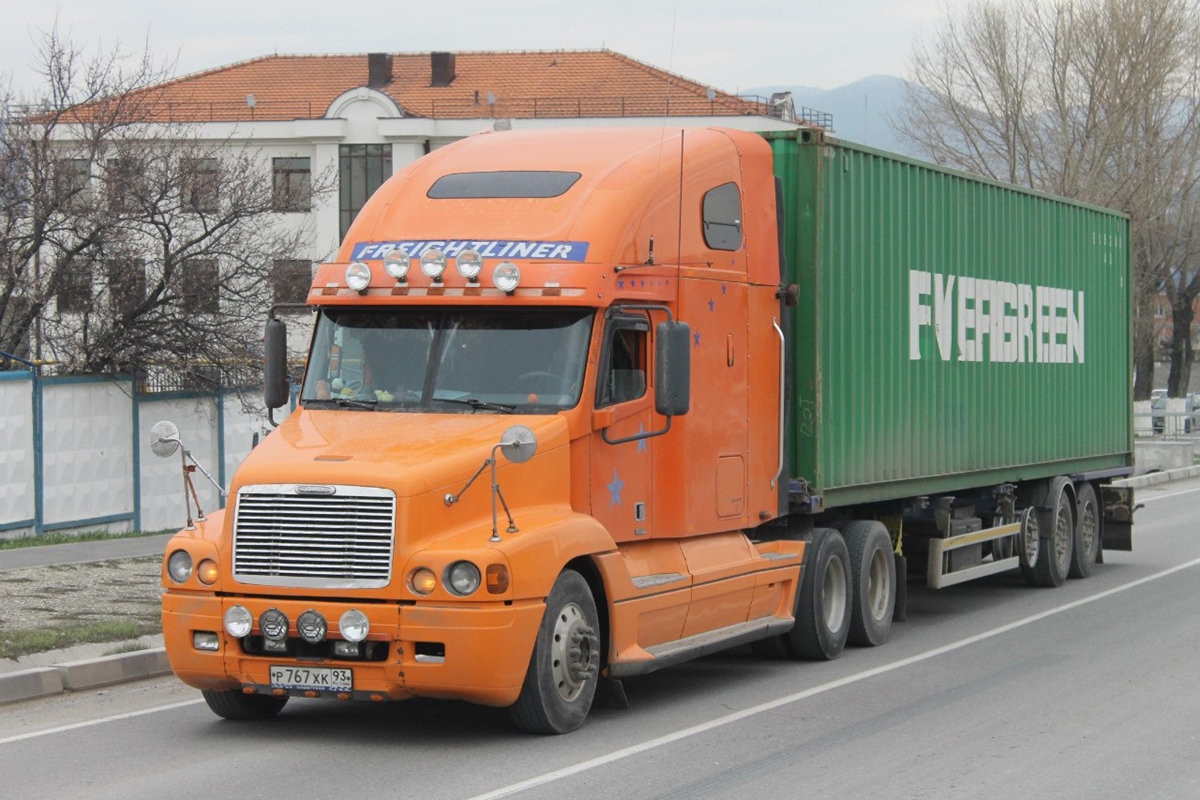 Краснодарский край, № Р 767 ХК 93 — Freightliner Century Class