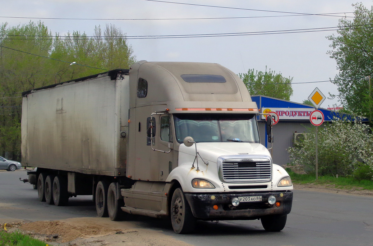 Саратовская область, № У 203 АО 64 — Freightliner Columbia