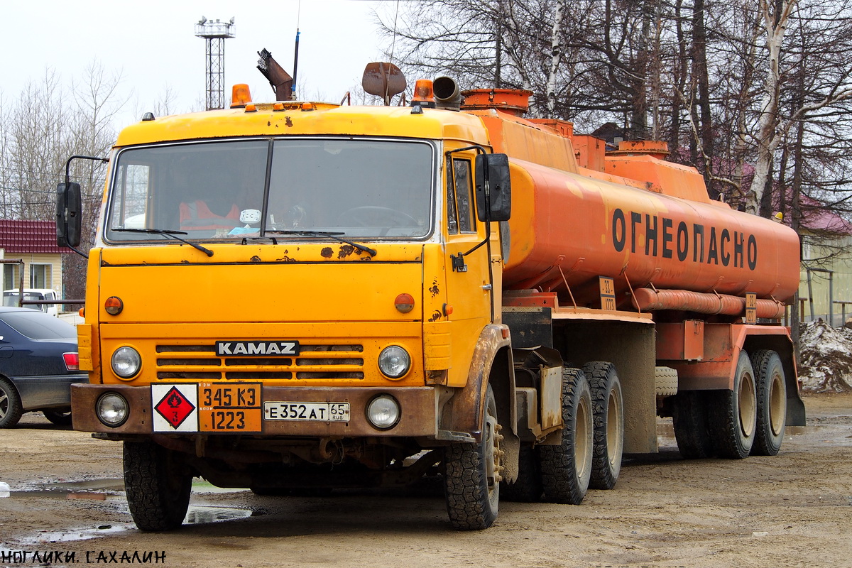 Сахалинская область, № Е 352 АТ 65 — КамАЗ-5410