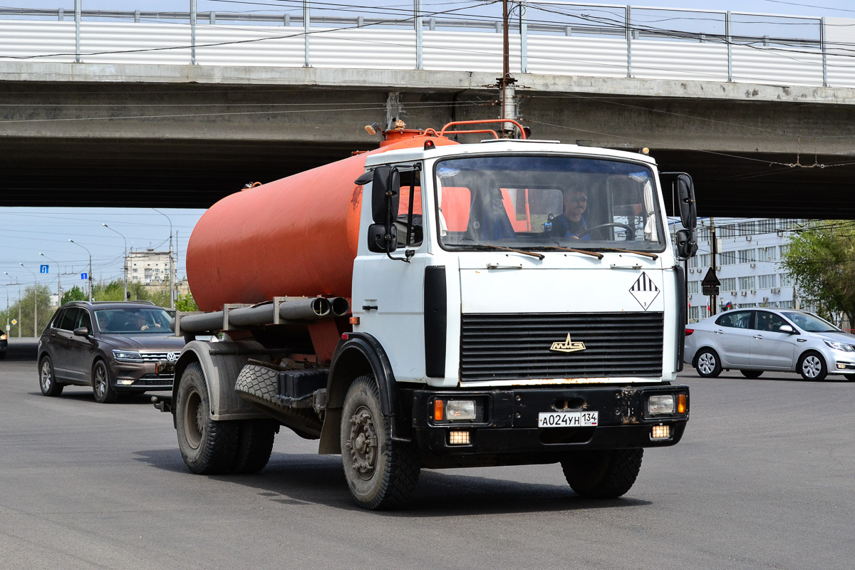 Волгоградская область, № А 024 УН 134 — МАЗ-533702