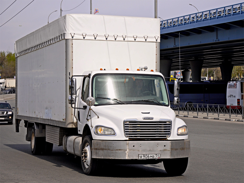 Новосибирская область, № В 906 МВ 54 — Freightliner Business Class M2