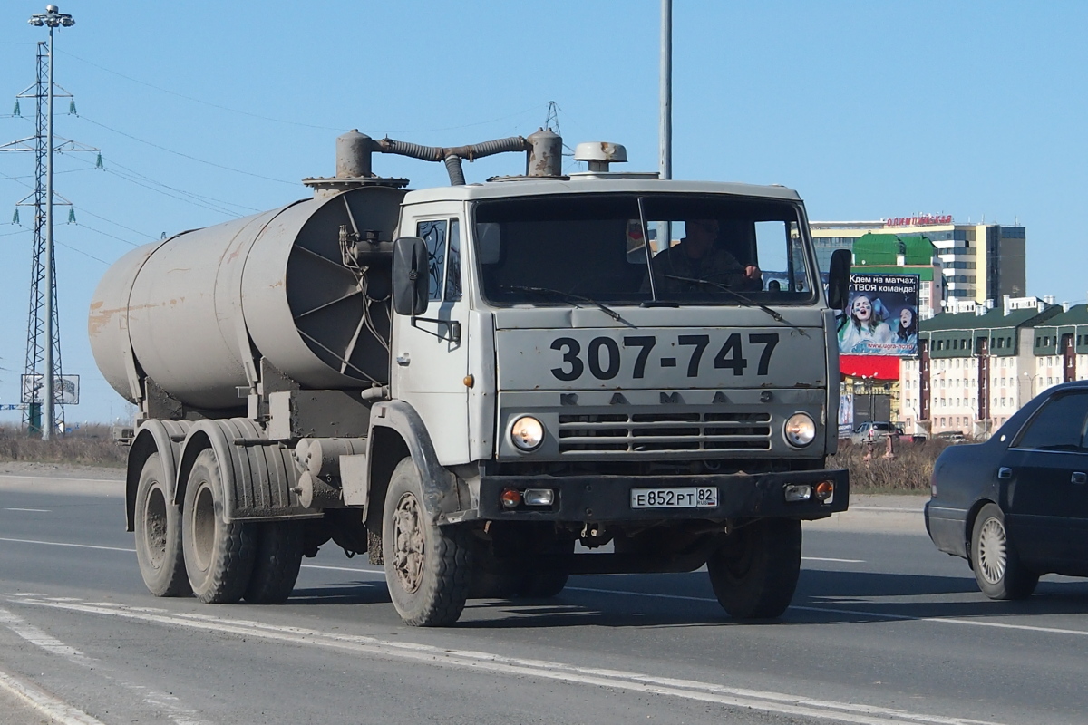 Ханты-Мансийский автоном.округ, № Е 852 РТ 82 — КамАЗ-53213