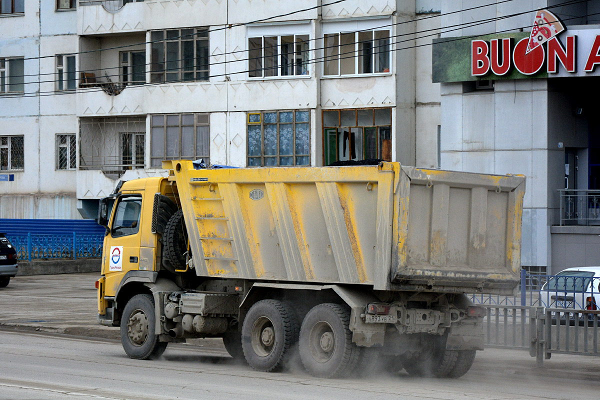 Чувашия, № А 893 УВ 21 — Volvo ('2002) FM12.440