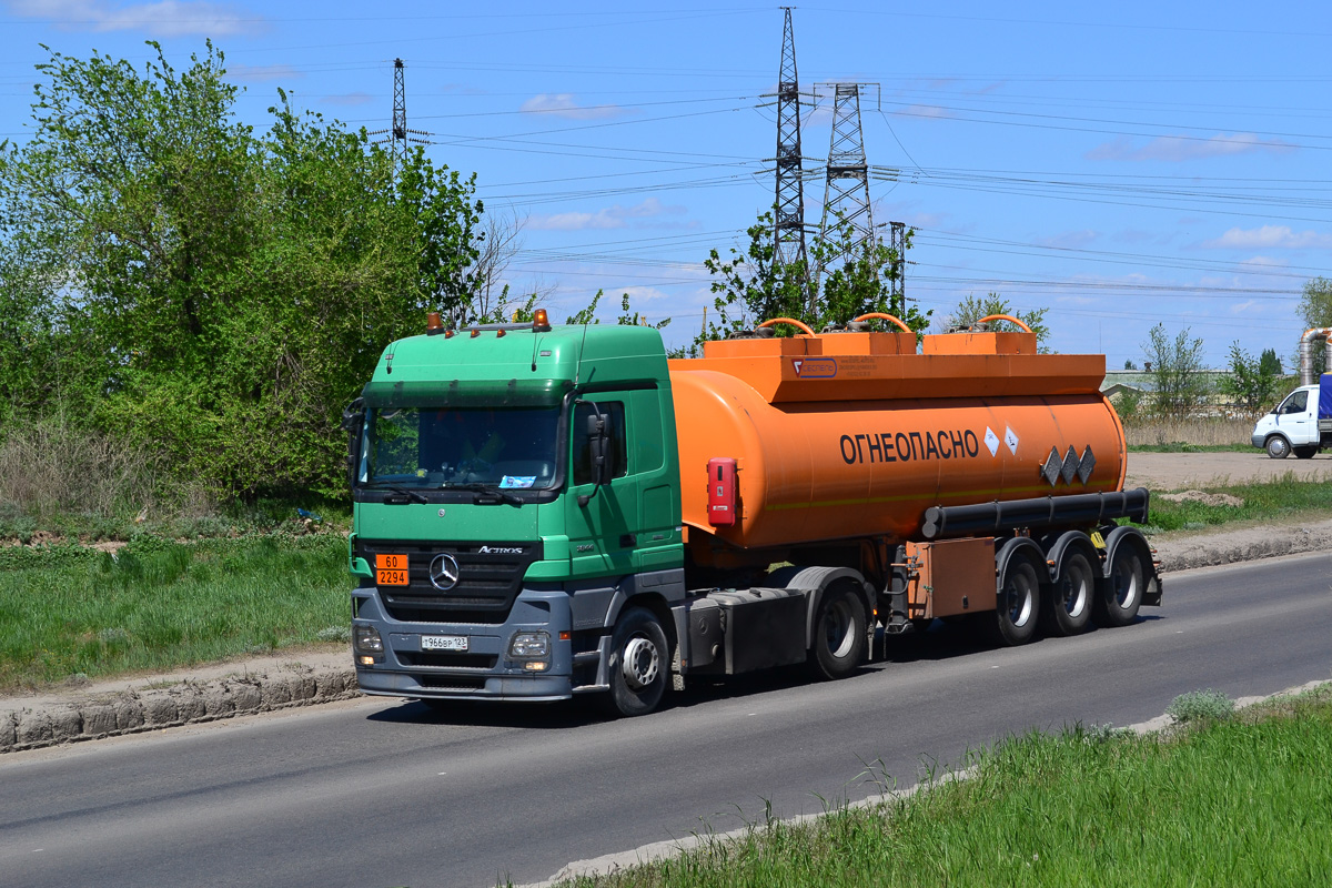 Краснодарский край, № Т 966 ВР 123 — Mercedes-Benz Actros ('2003) 1844