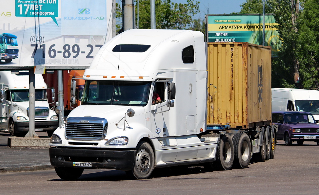 Киев, № АА 8762 НР — Freightliner Columbia