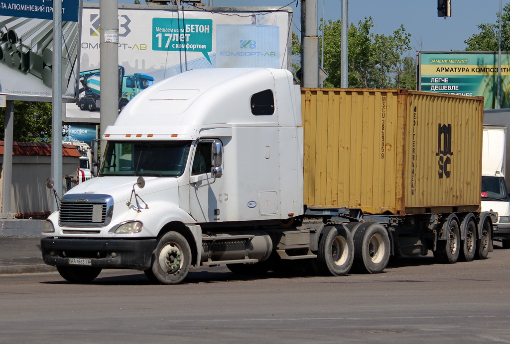 Киев, № АА 4863 ІА — Freightliner Columbia