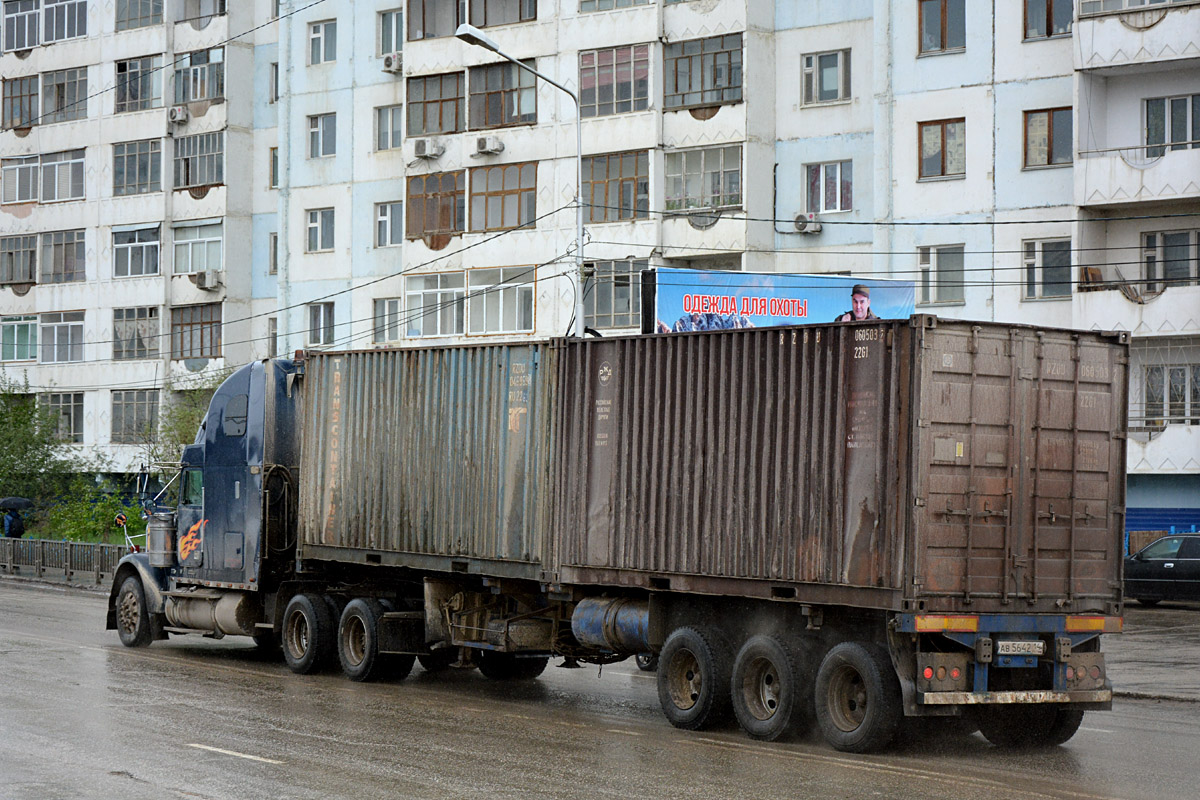 Саха (Якутия), № Т 898 ВХ 14 — Freightliner FLD 120 Classic