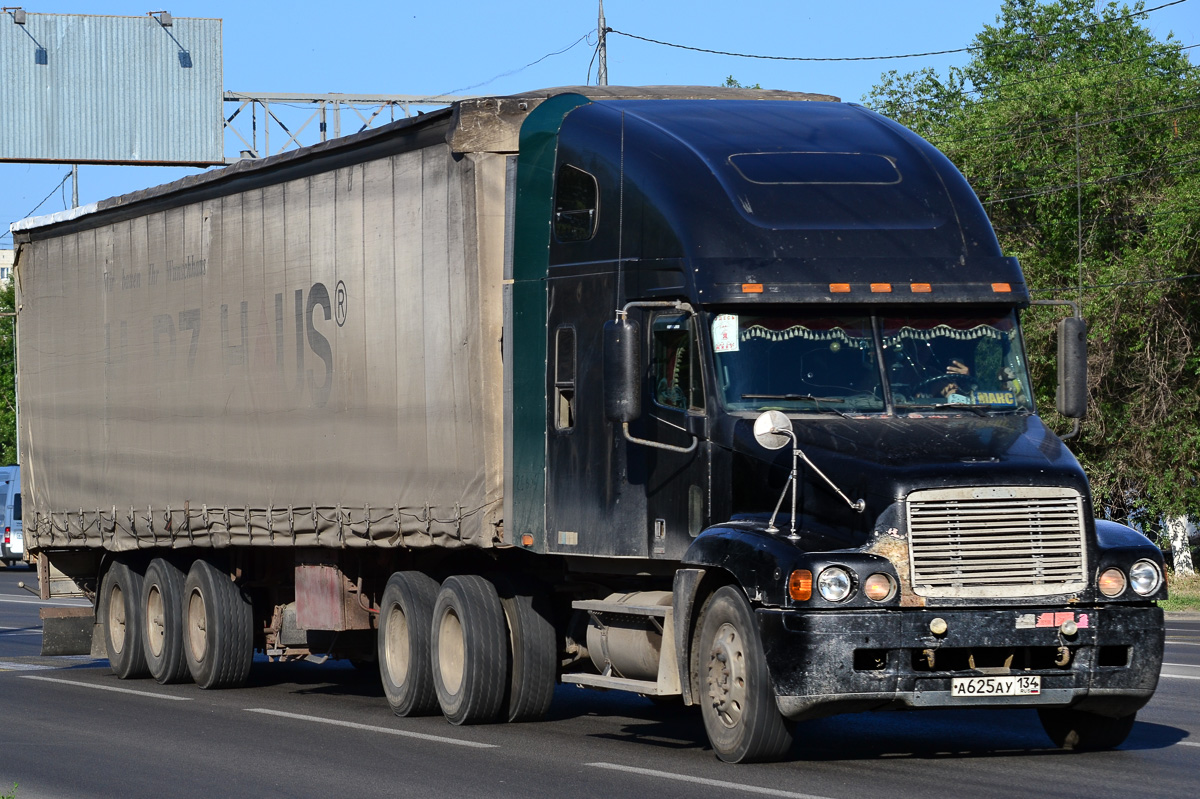 Волгоградская область, № А 625 АУ 134 — Freightliner Century Class