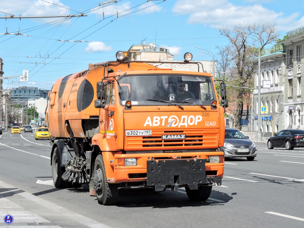 Москва, № 330 — КамАЗ-53605 (общая модель)