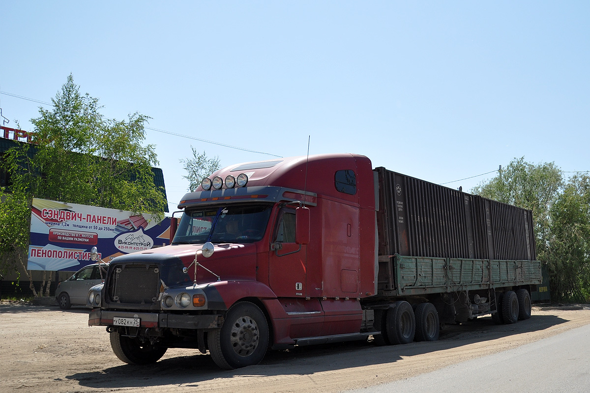 Приморский край, № У 082 КН 25 — Freightliner Century Class