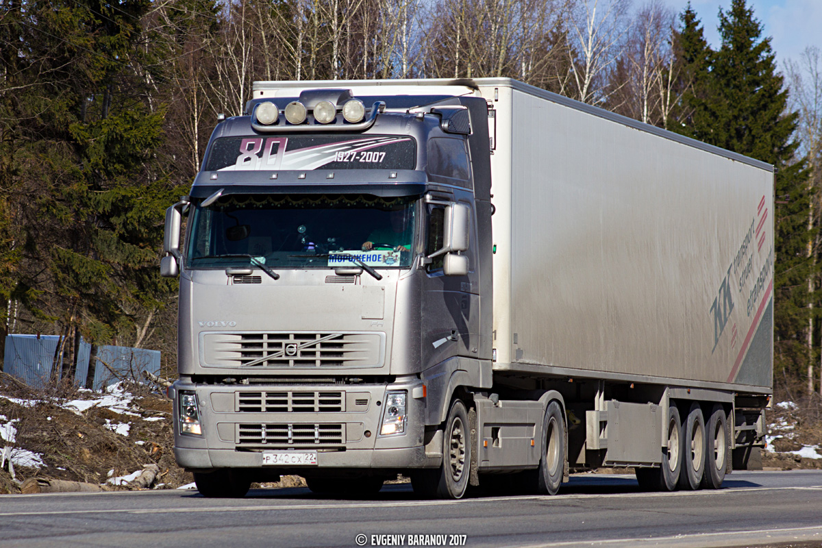 Алтайский край, № Р 342 СХ 22 — Volvo ('2002) FH12.480; Volvo ('2002) FH "80 Years Edition" (Московская область)