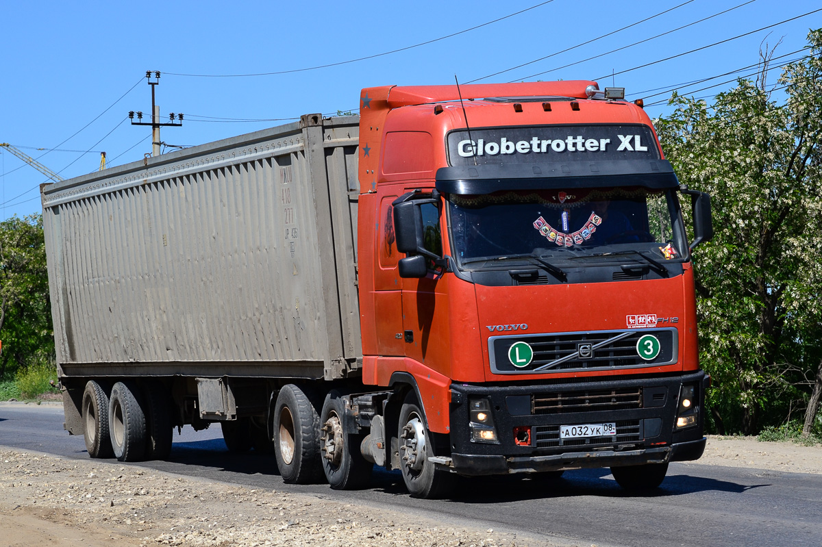 Калмыкия, № А 032 УК 08 — Volvo ('2002) FH12.420