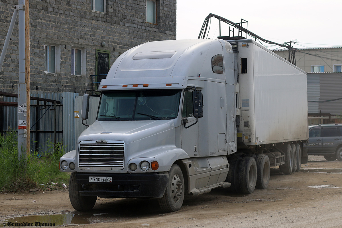 Амурская область, № Е 710 СМ 28 — Freightliner Century Class