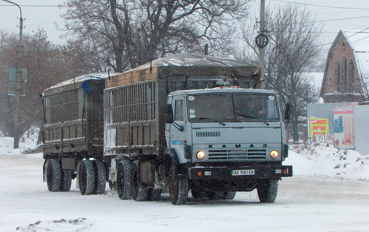 Днепропетровская область, № АЕ 3083 ЕК — КамАЗ-53208