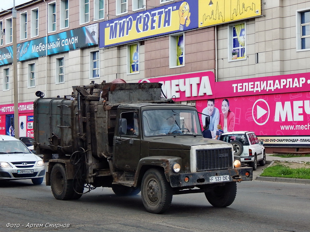 Восточно-Казахстанская область, № F 537 DE — ГАЗ-33072