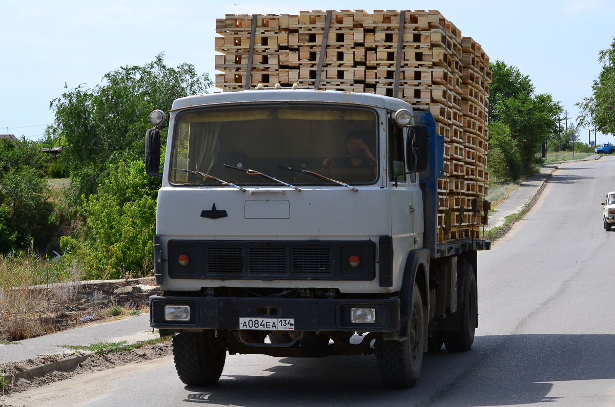 Волгоградская область, № А 084 ЕА 134 — МАЗ-53371