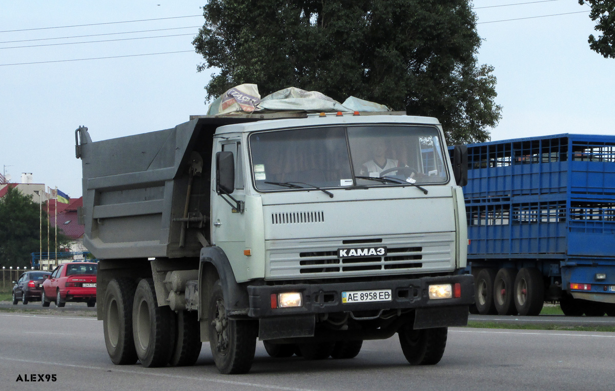 Днепропетровская область, № АЕ 8958 ЕВ — КамАЗ-55111 [551110]