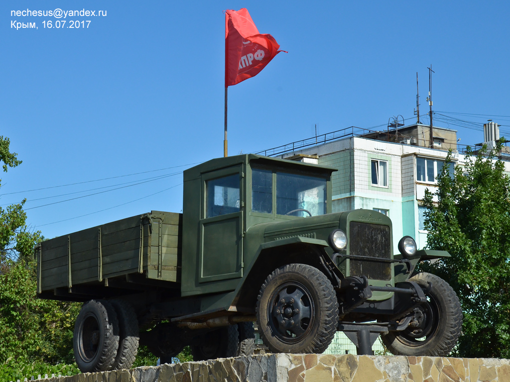 Крым, № (82) Б/Н 0018 — УралЗИС-5В; Крым — Автомобили на постаментах; Техника на постаментах, памятники (Крым)