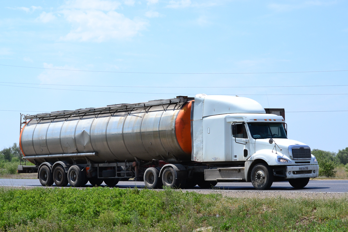 Краснодарский край, № В 661 ВТ 123 — Freightliner Columbia