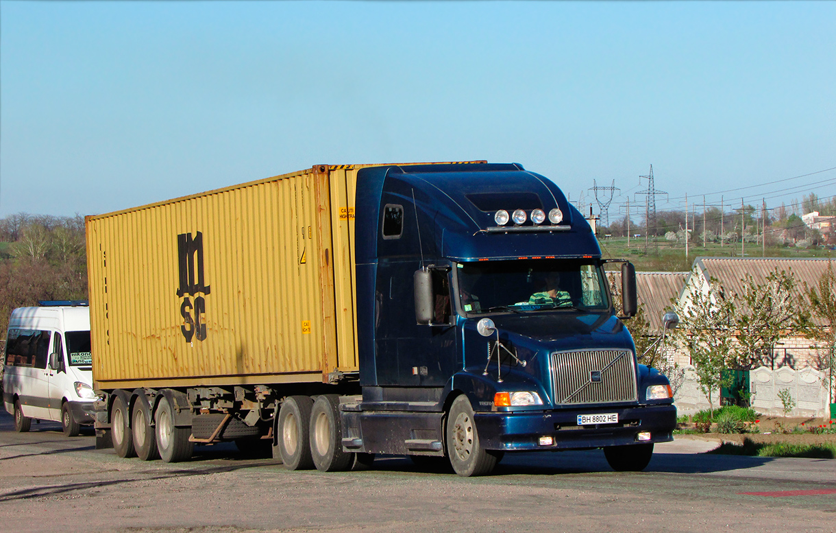 Одесская область, № ВН 8802 НЕ — Volvo VNL660