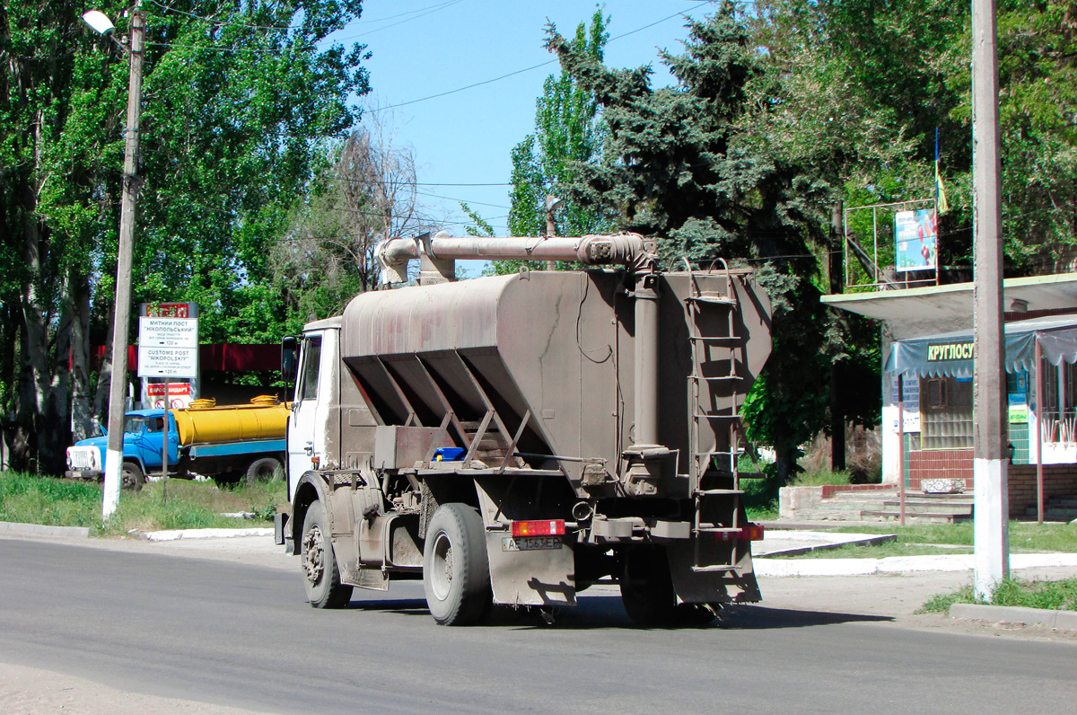 Днепропетровская область, № АЕ 1563 ЕР — МАЗ-533702