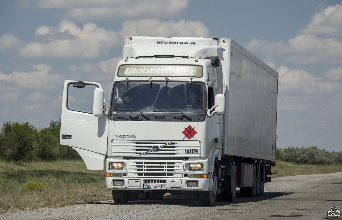 Алматинская область, № 851 AMZ 05 — Volvo ('1993) FH-Series