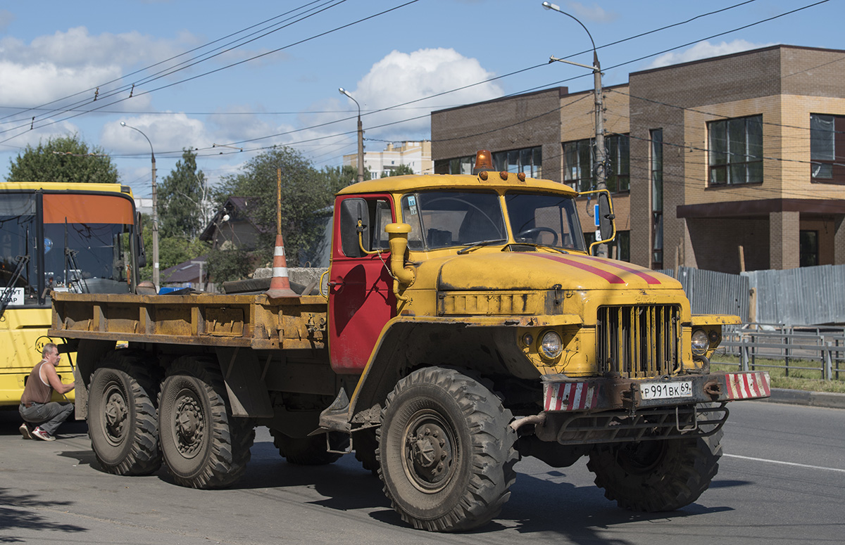 Тверская область, № 421 — Урал-375Д