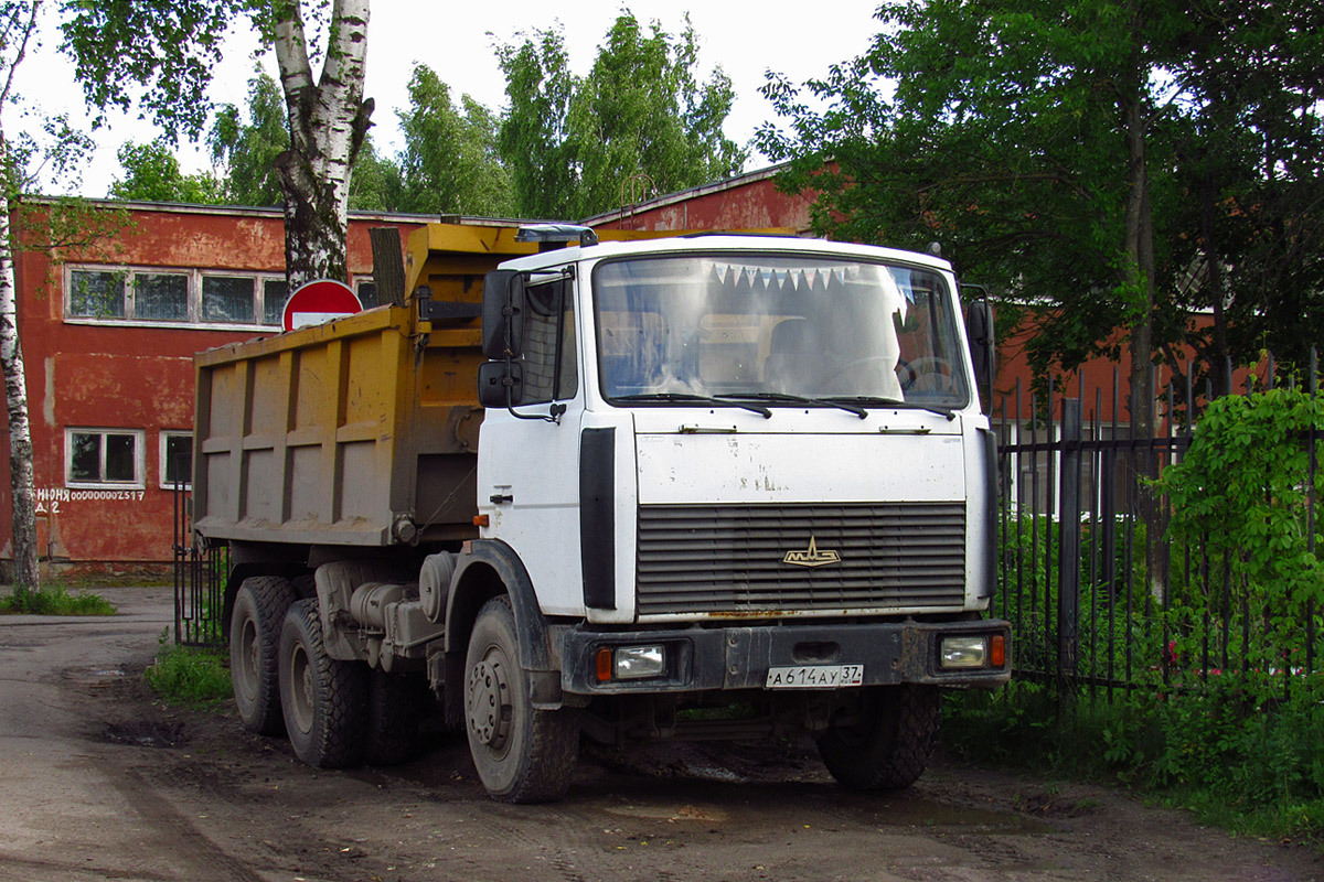Ивановская область, № А 614 АУ 37 — МАЗ-5516 (общая модель)