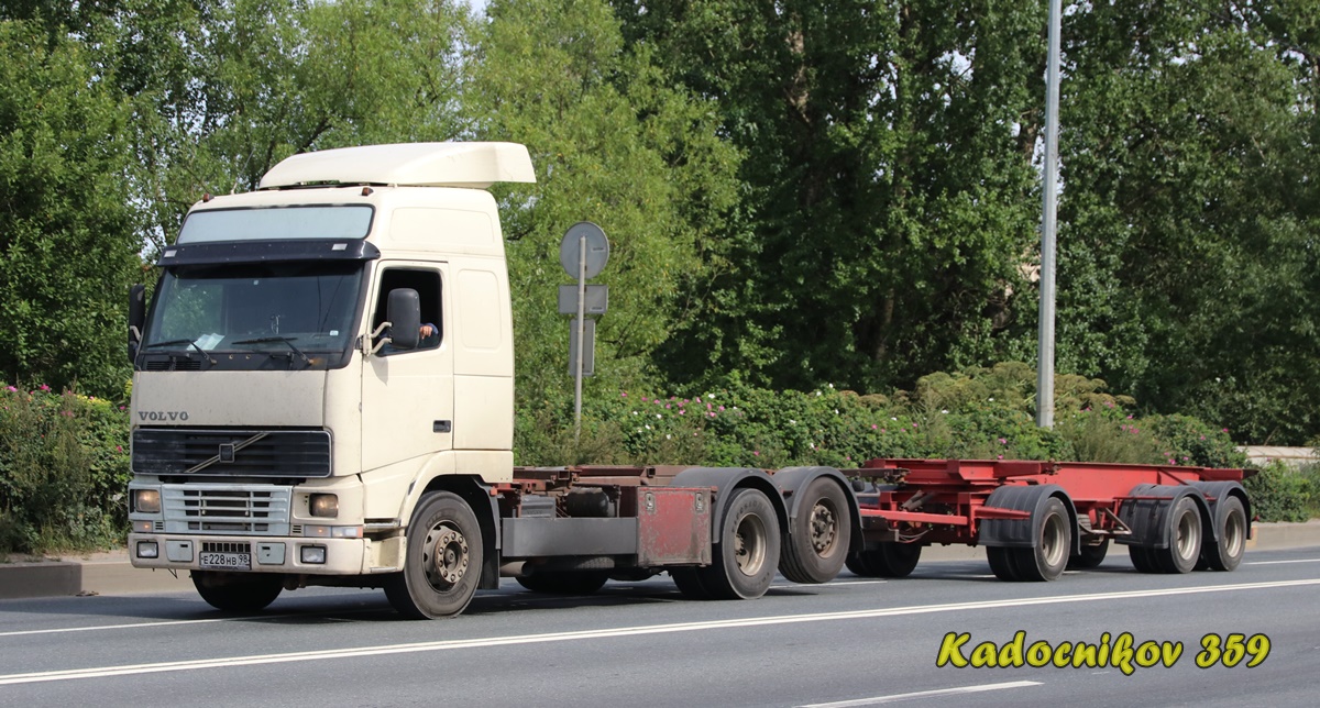 Санкт-Петербург, № Е 228 НВ 98 — Volvo ('1993) FH12.420