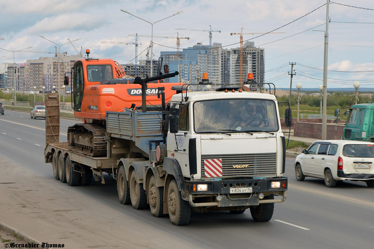 Саха (Якутия), № У 836 АУ 14 — МЗКТ-692374; Саха (Якутия), № 6066 РА 14 — Doosan DX225LCA