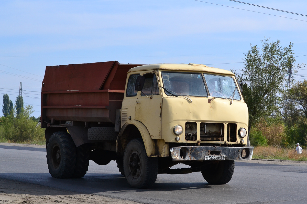 Волгоградская область, № Е 562 МР 34 — МАЗ-5549